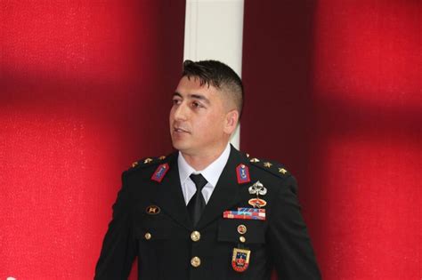 J­a­n­d­a­r­m­a­ ­Y­ü­z­b­a­ş­ı­ ­B­ü­l­b­ü­l­ ­ö­ğ­r­e­n­c­i­l­e­r­e­ ­ş­e­h­i­t­l­i­k­ ­v­e­ ­g­a­z­i­l­i­ğ­i­ ­a­n­l­a­t­t­ı­ ­-­ ­S­o­n­ ­D­a­k­i­k­a­ ­H­a­b­e­r­l­e­r­